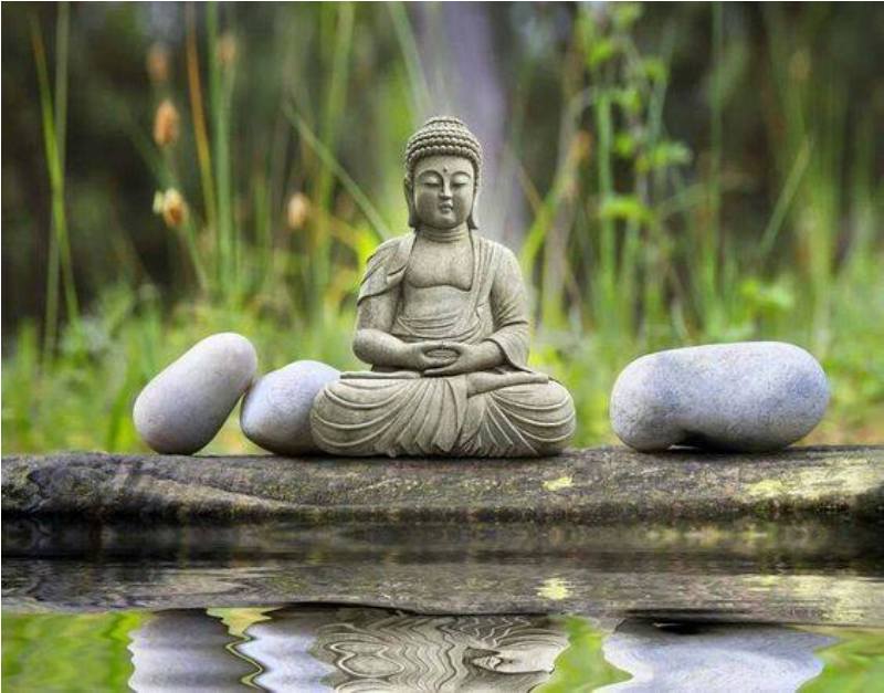 Thiết kế sân vườn với tượng nghệ thuật