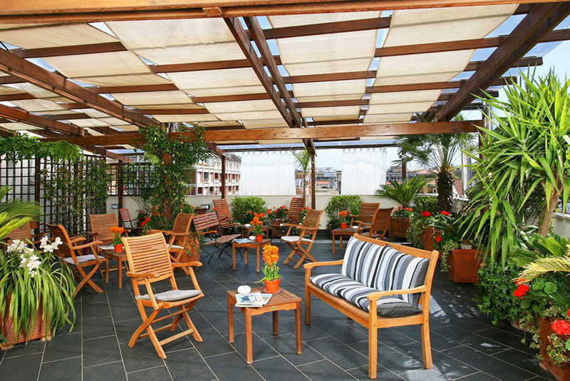 Mẫu bàn ghế cafe sân vườn đang được ưa chuộng