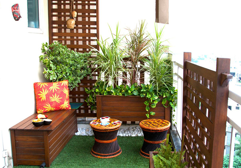 Biến ban công nhỏ thành khu vườn đầy màu sắc