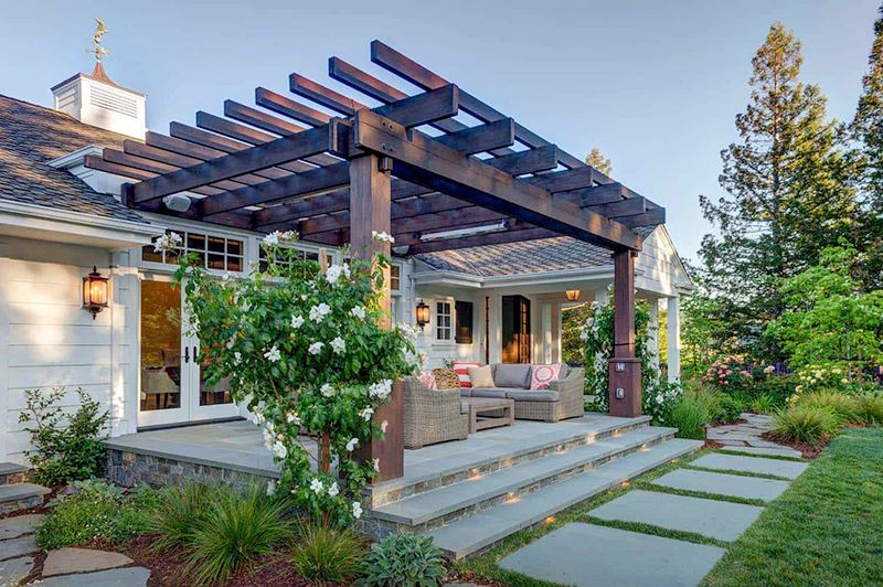 21+ Mẫu giàn hoa đẹp, pergola sang chảnh cho sân vườn